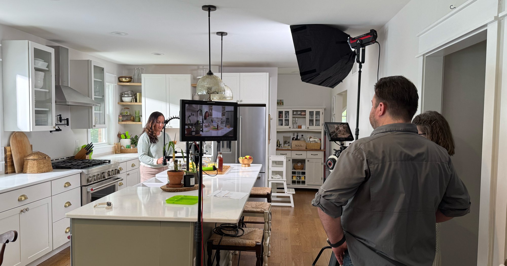 Sales Teams Close Deals_Director Looks at Monitor in Kitchen_Featured Sales Teams Close Deals_Director Looks at Monitor in Kitchen_Featured